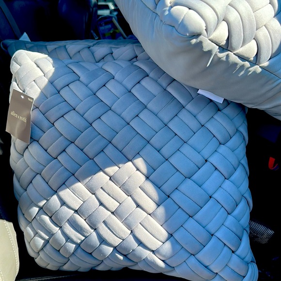 Selling pillows I have 20 items each pillow is 22$ - Picture 1 of 2